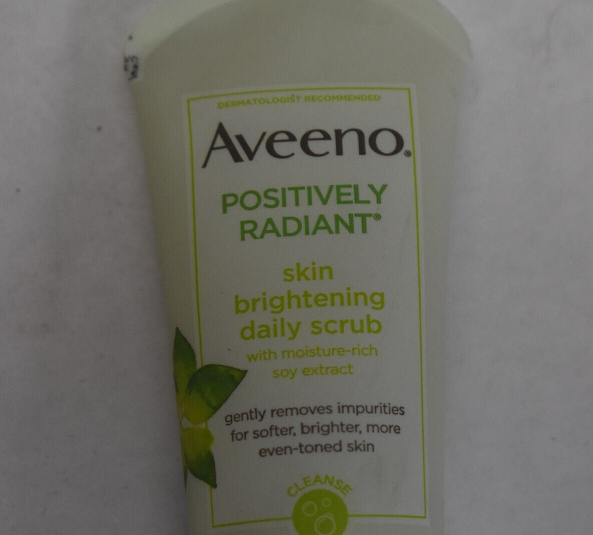 Aveeno Positively Radiant Skin Brightening Daily Scrub 2 oz each Lot of 4 New